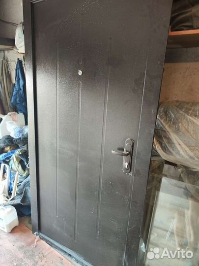 Дверь входная металлическая бу