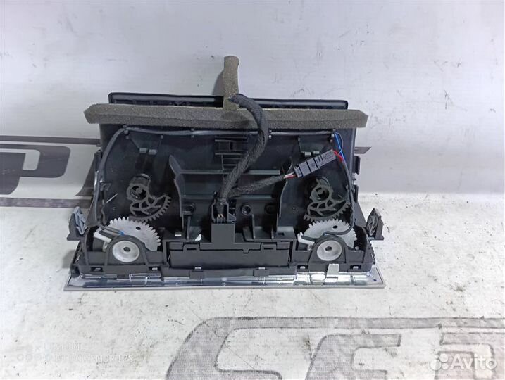 Дефлектор центральный передний Audi Q7 4L 3.0 BUG