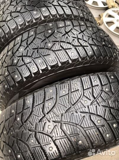 Bridgestone Blizzak Spike-02 SUV 225/60 R17