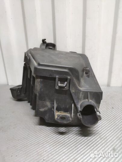 Корпус блока предохранителей Renault Logan 2004