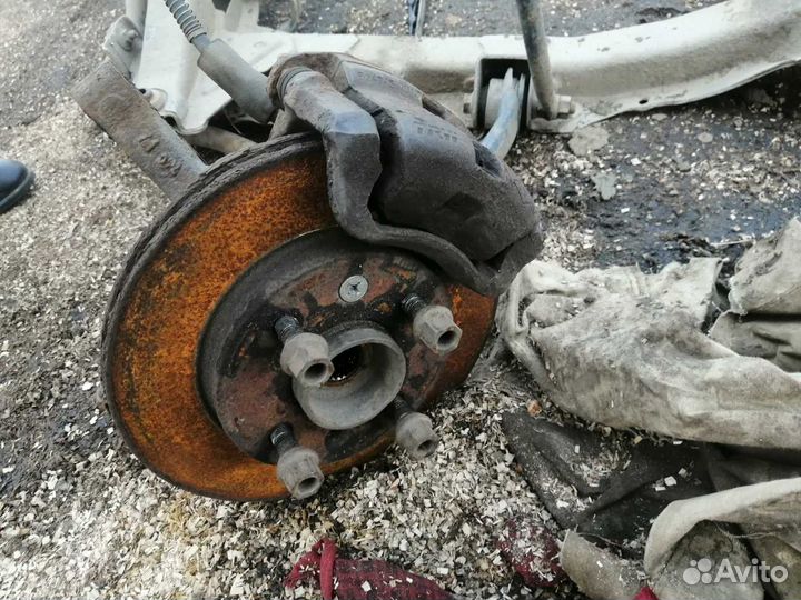 Суппорт передний левый, правый Renault Symbol