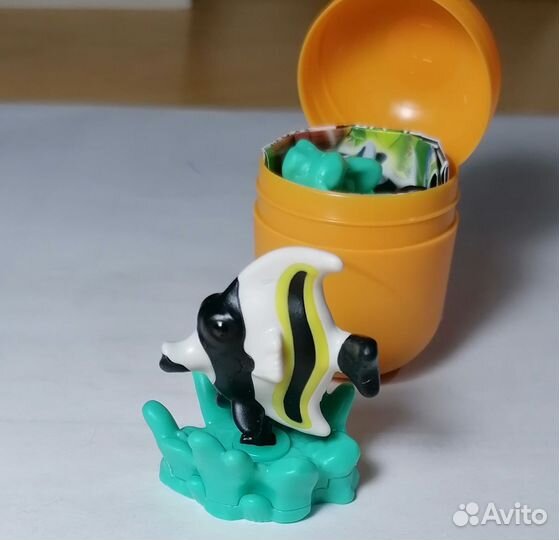 Игрушки из киндера и чупа чупс шоколадный шар