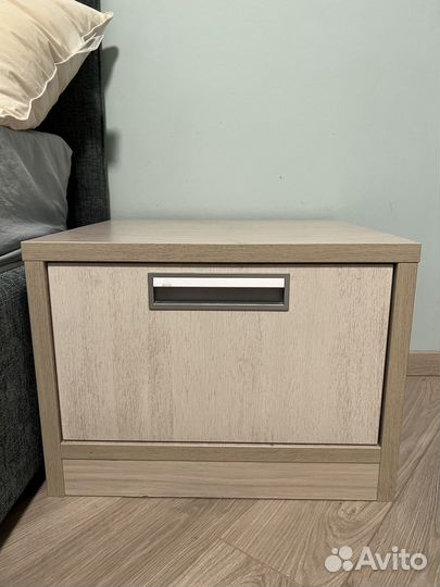 Тумбочка прикроватная