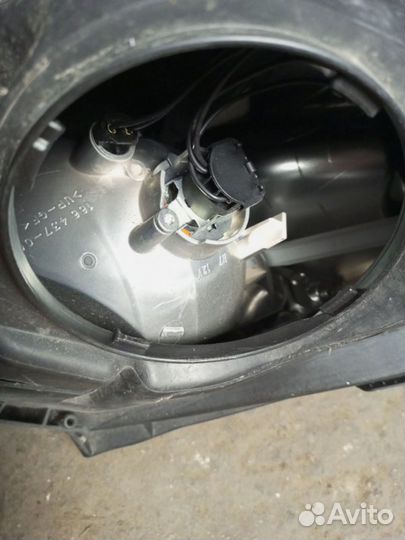 Фара галогеновая передняя левая Mercedes-Benz E