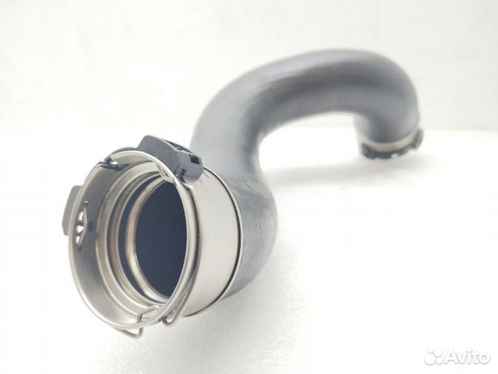 Патрубок интеркулера левый Mercedes-Benz C-Class