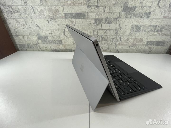 Microsoft Surface pro 7 plus