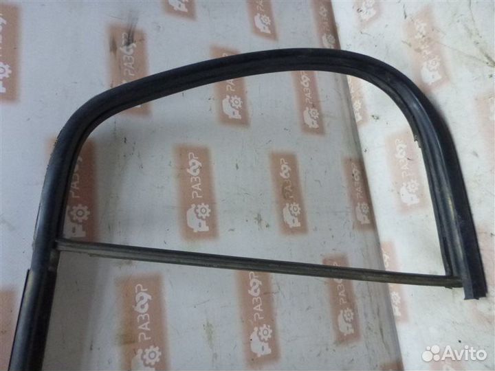 Уплотнительная резинка стекла задняя левая