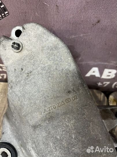 Mercedes GLA M270 E20 Кронштейн двигателя правый