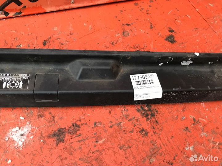 Накладка замка багажника Toyota Land Cruiser Prado