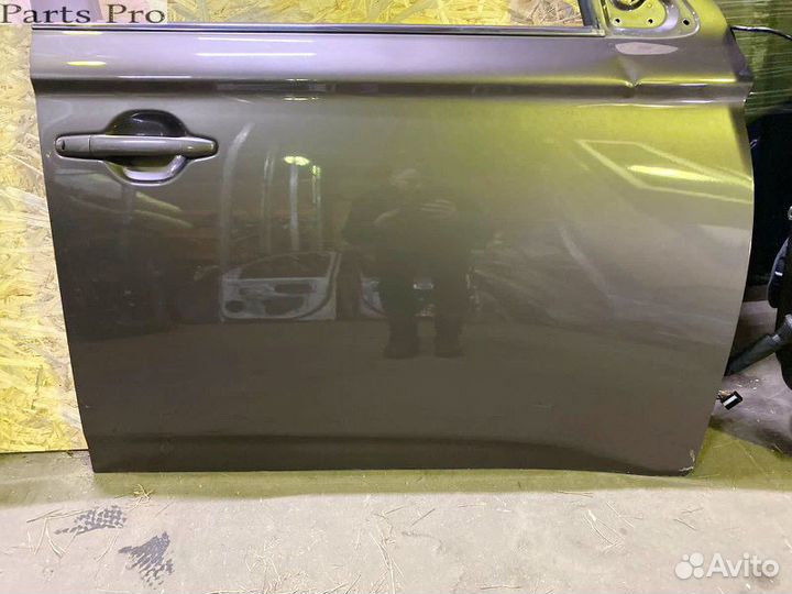 Передняя правая дверь Mitsubishi Outlander 3