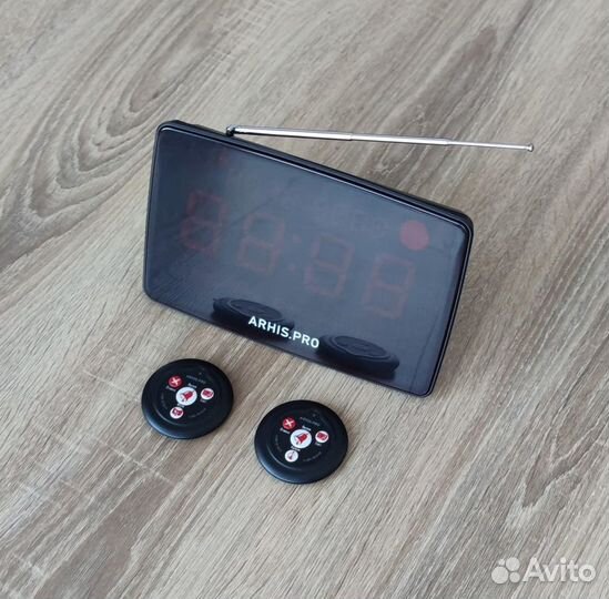 Табло отображения вызова на русском, кнопка вызова