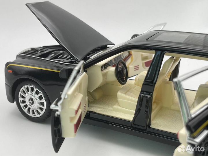 Модель автомобиля Rolls-Royce Phantom металл