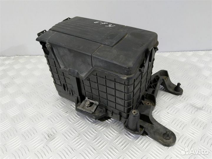 1K0915333H Полка аккумулятора Volkswagen Passat CC