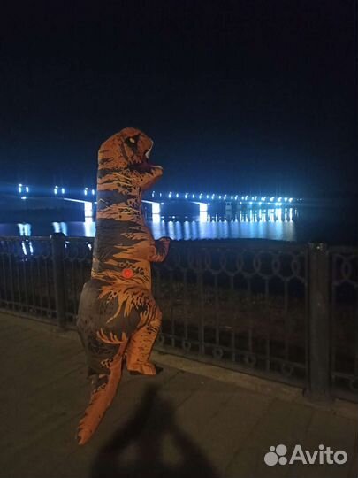 Надувной костюм динозавра