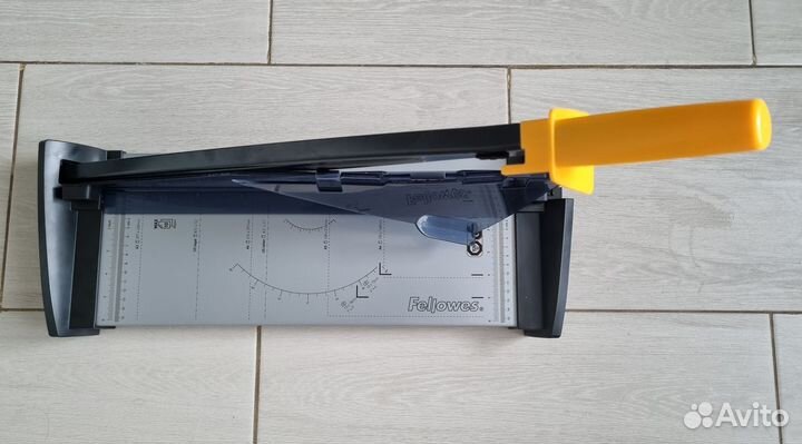 Сабельный резак для бумаги Fellowes Fusion A3