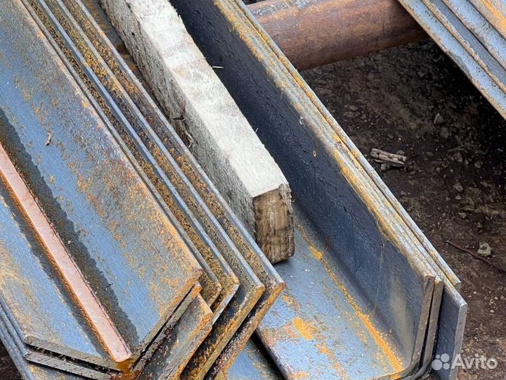 Металлический уголок