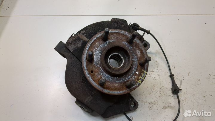 Ступица (кулак, цапфа) левая передняя Cadillac Escalade 2