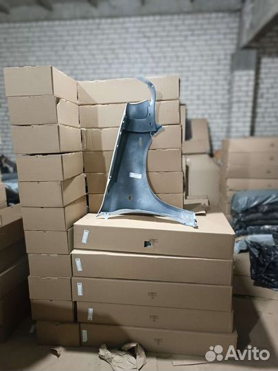 Крыло левое калина цвет белый (ледниковый) 221