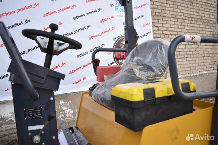 Дорожный каток CAT CB24B, 2025