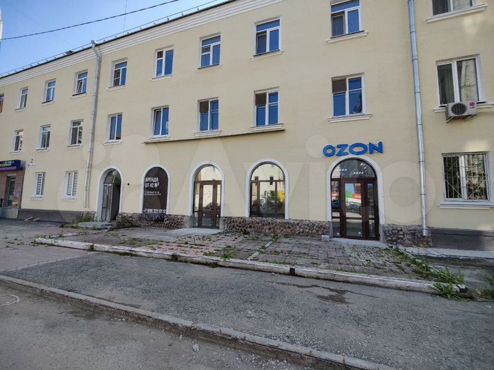 Торговая площадь у ТЦ, 91 м²