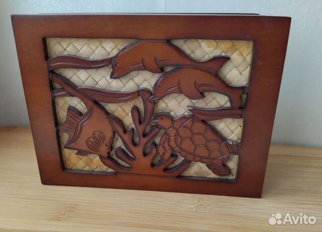 Фотоальбом из дерева с резьбой