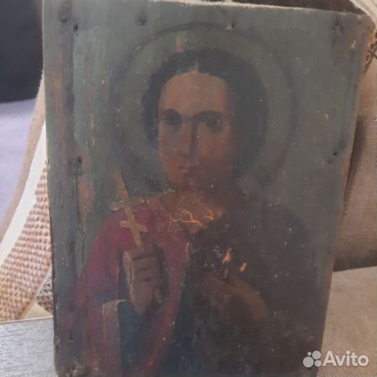 Старинные иконы на доске