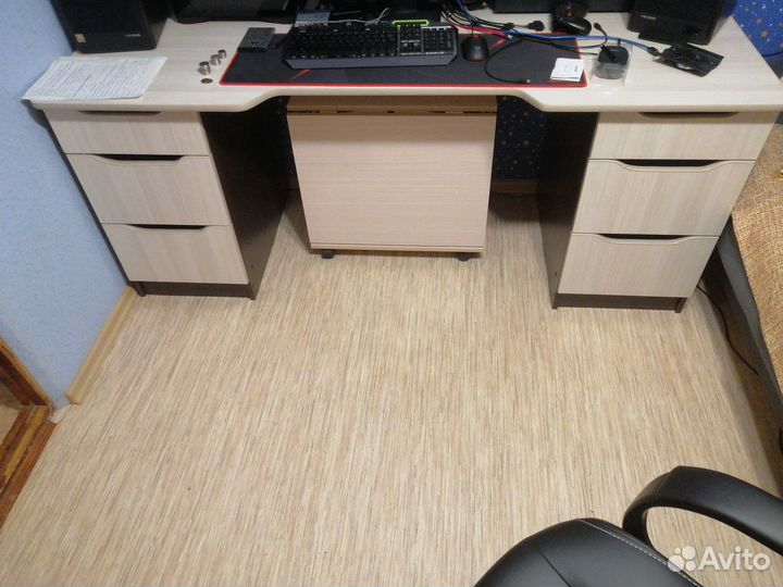 Компьютерный стол новый