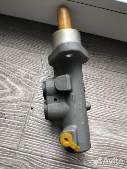 Цилиндр главный тормозной