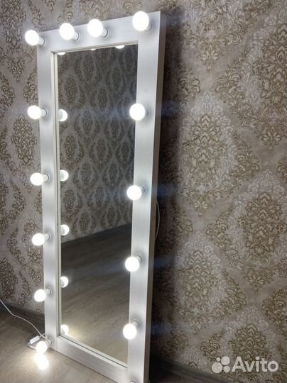Гримерное зеркало с подсветкой