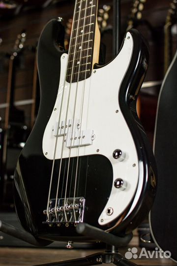 Бас гитара Caraya + Аксессуары