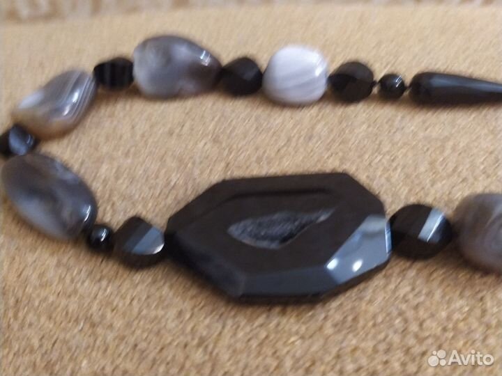 Красивые бусы 85 см. Заколка старая с янтарем