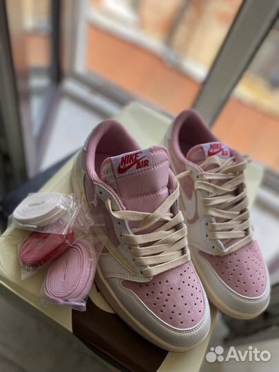 Nike Air Jordan 1 low x travis scott og shy pink