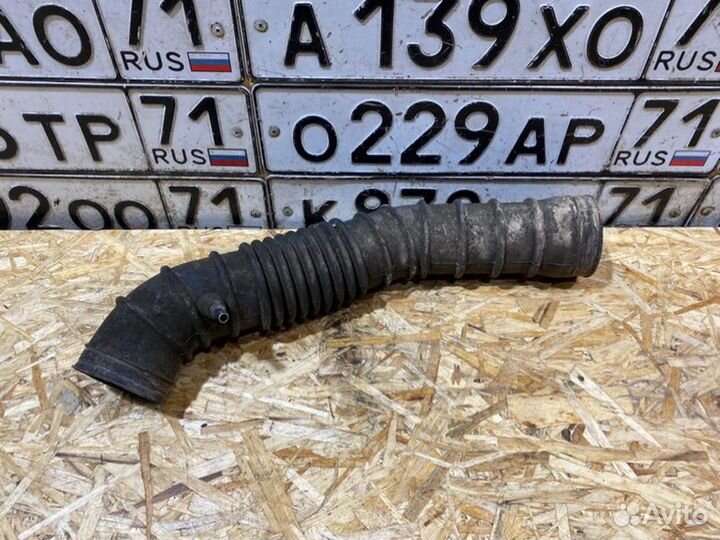 Патрубок воздушного фильтра Mitsubishi Pajero 3D