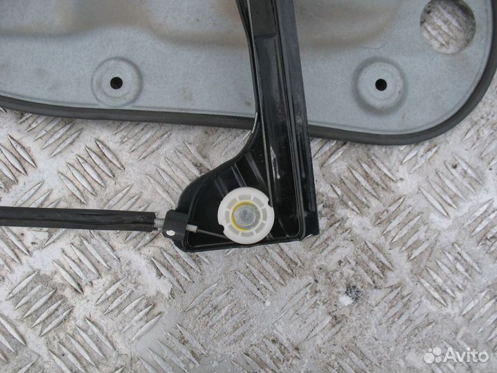 Стеклоподъёмник двери передней Volkswagen Caddy 3