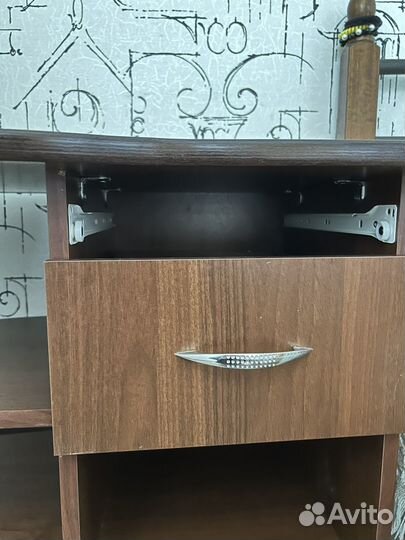 Тумбочка прикроватная