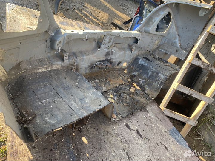 Панель задняя Nissan Almera Classic