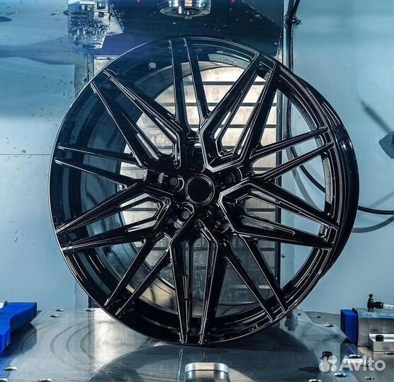 Кованые диски GT R22 5x130 на Lamborghini Urus