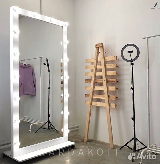 Гримерное зеркало с подсветкой