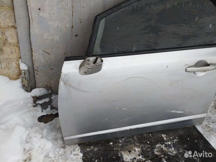 Передняя левая дверь honda civic 4D