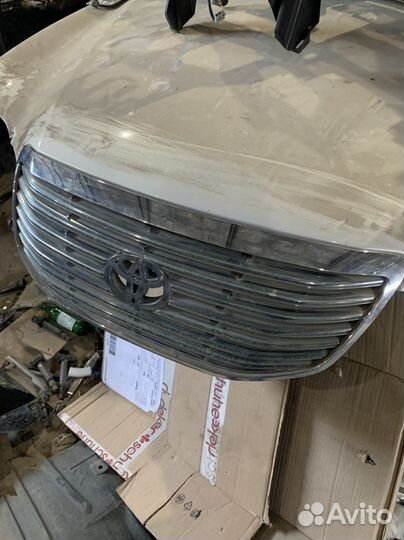 Решетка радиатора Toyota Majesta 186