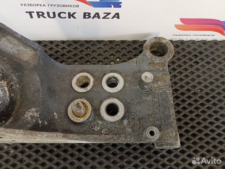 Кронштейн бампера левый