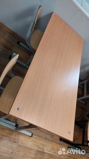 Школьная парта и стул