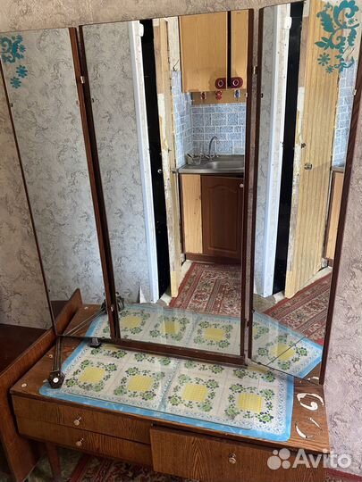 Зеркало трюмо