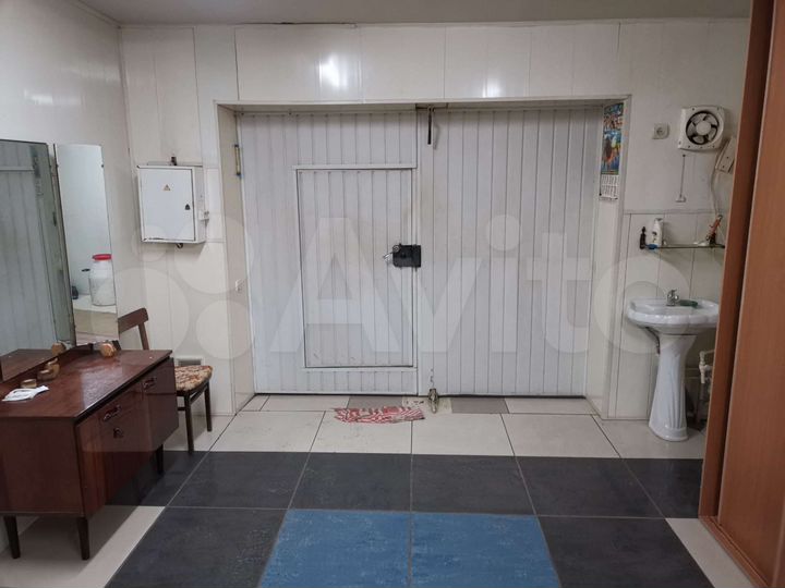 Гараж, > 30 м²