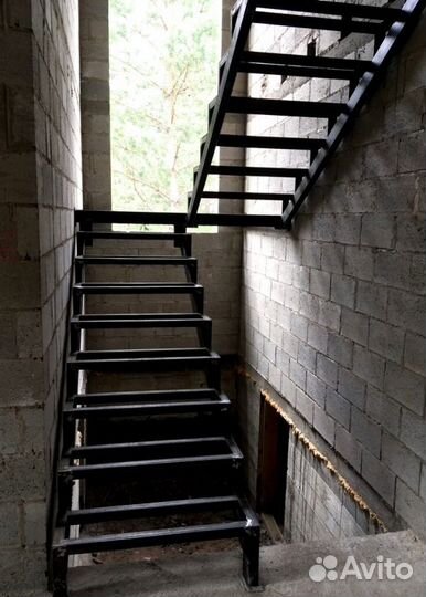 Каркас лестницы из металла