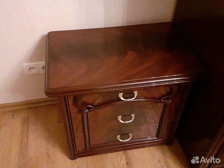 Тумба прикроватная