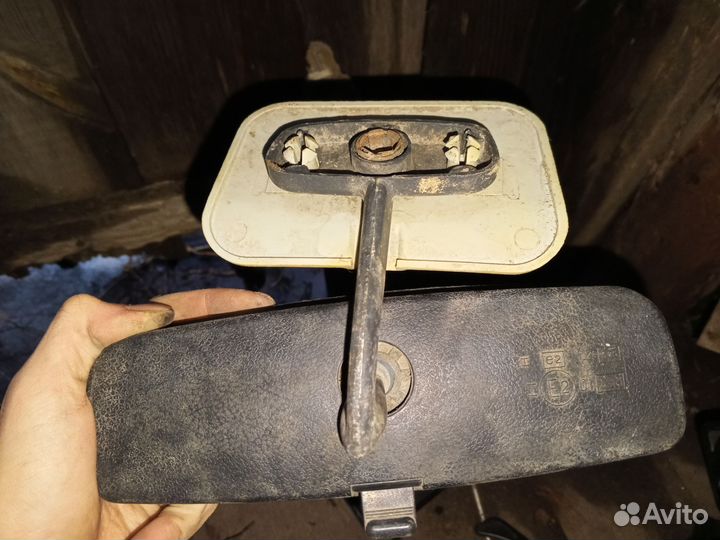 Зеркало заднего вида