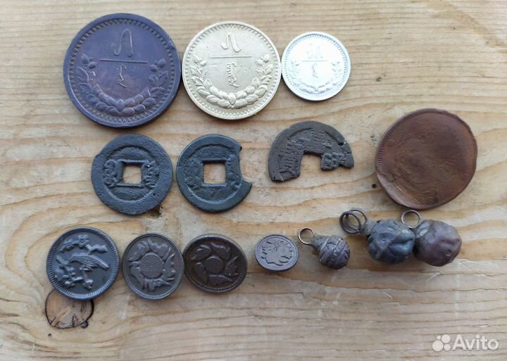 Старинные монгольские и китайские монеты, пуговицы