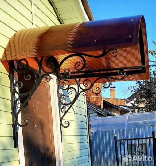 Козырек над дверью