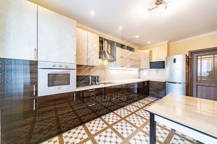 2-к. квартира, 72,8 м², 5/17 эт.